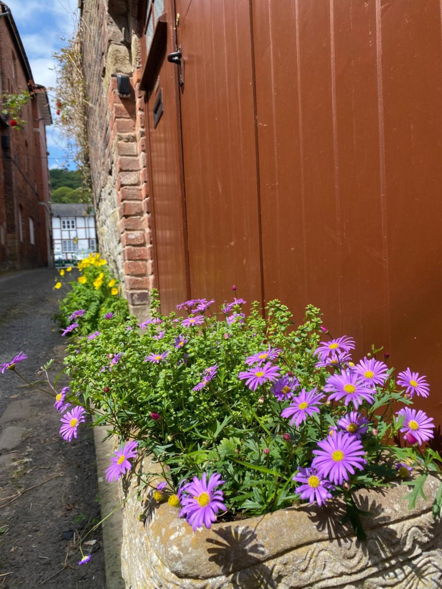 Pass The Keys Quaint 1 Bedroom Cottage In Church Stretton Exterior photo